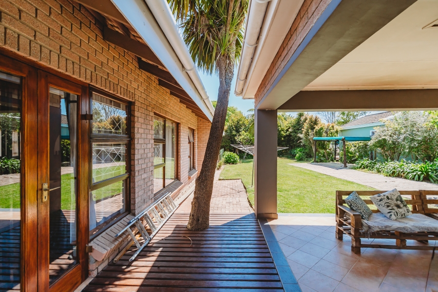 5 Bedroom Property for Sale in Heatherlands Western Cape